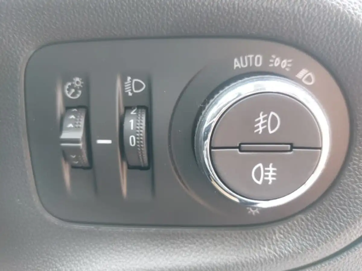 2020-vauxhall-grandland-x-12-elite-nav-big-11