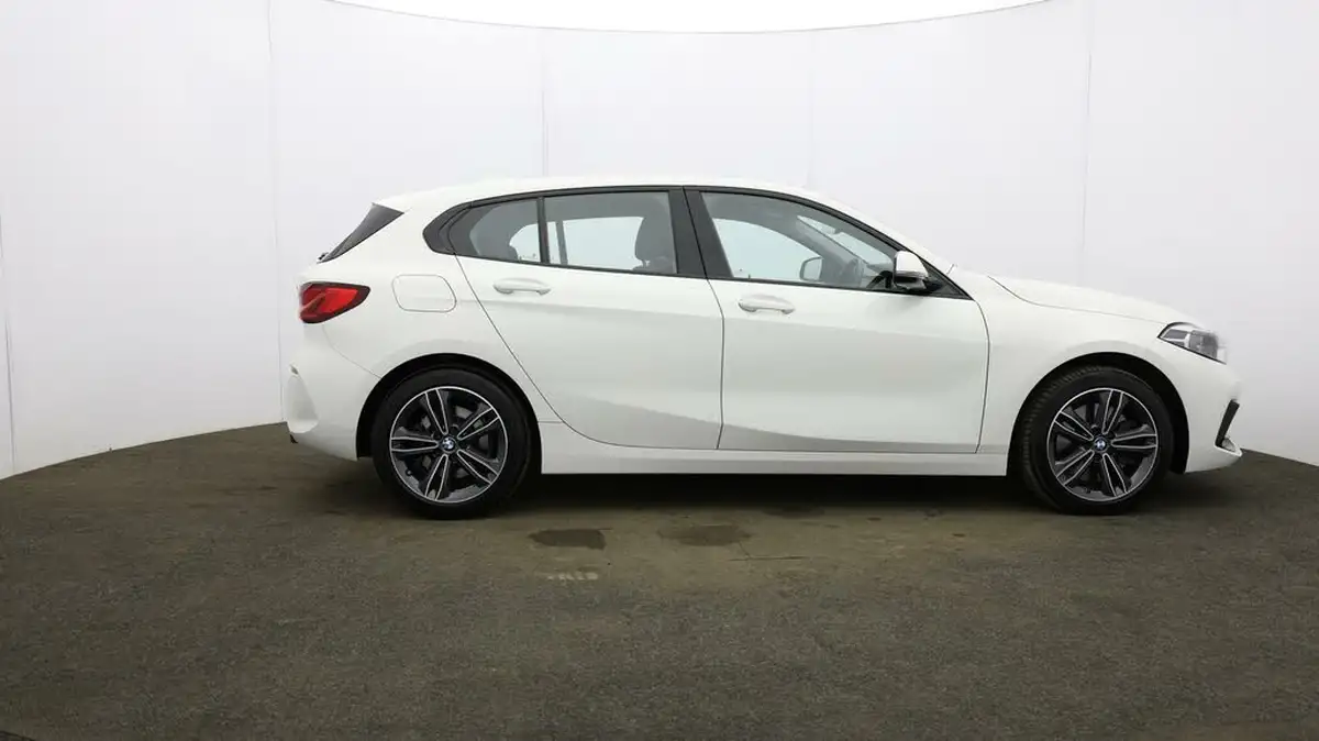 2021-bmw-1-series-20td-120d-xdrive-sport-lcp-big-52