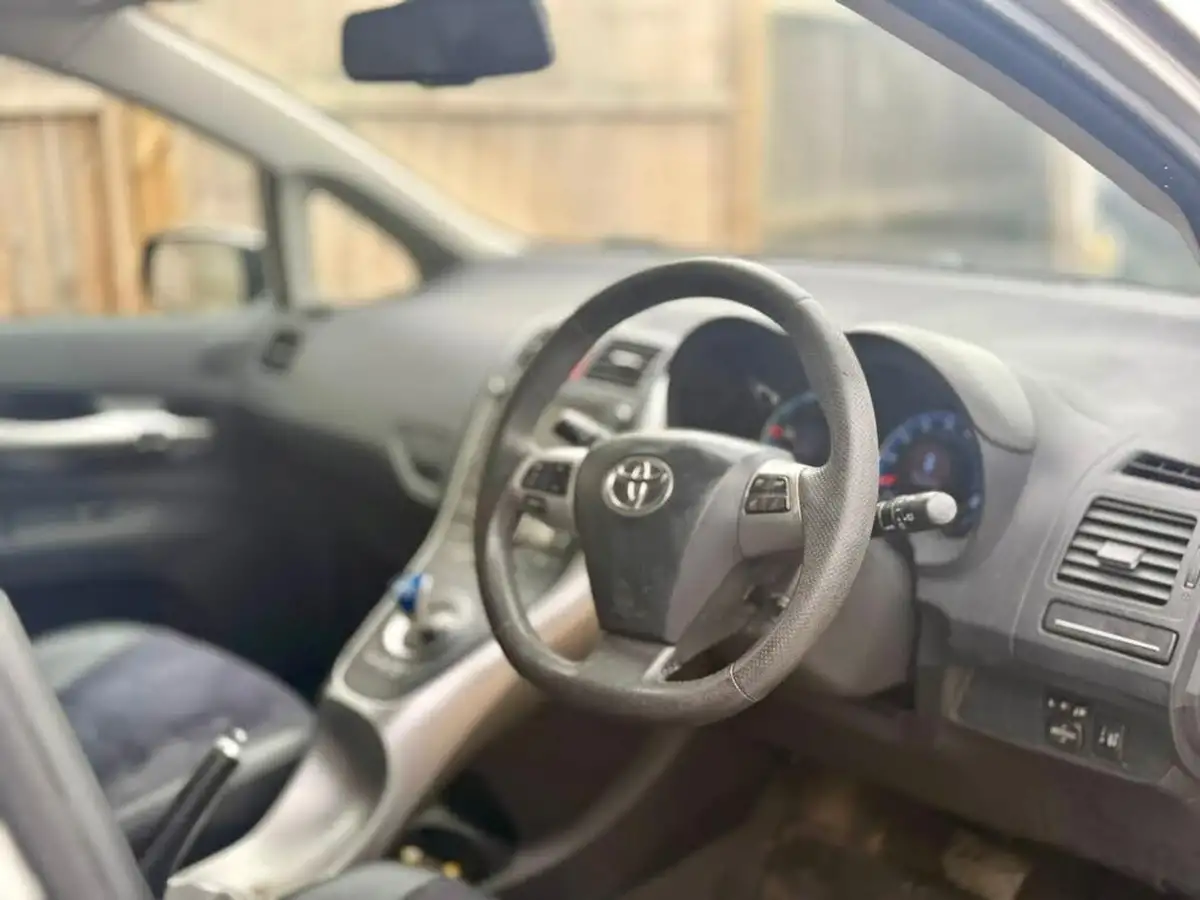 2011-toyota-auris-18-vvt-i-hsd-t-spirit-1794cc-big-8