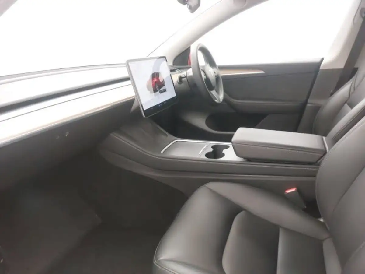 2022-tesla-model-y-e-long-range-big-4