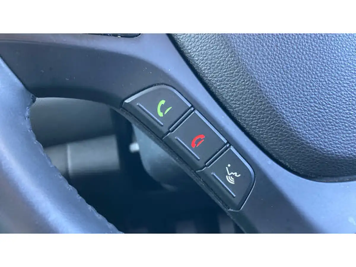 2019-hyundai-i10-10-play-big-23