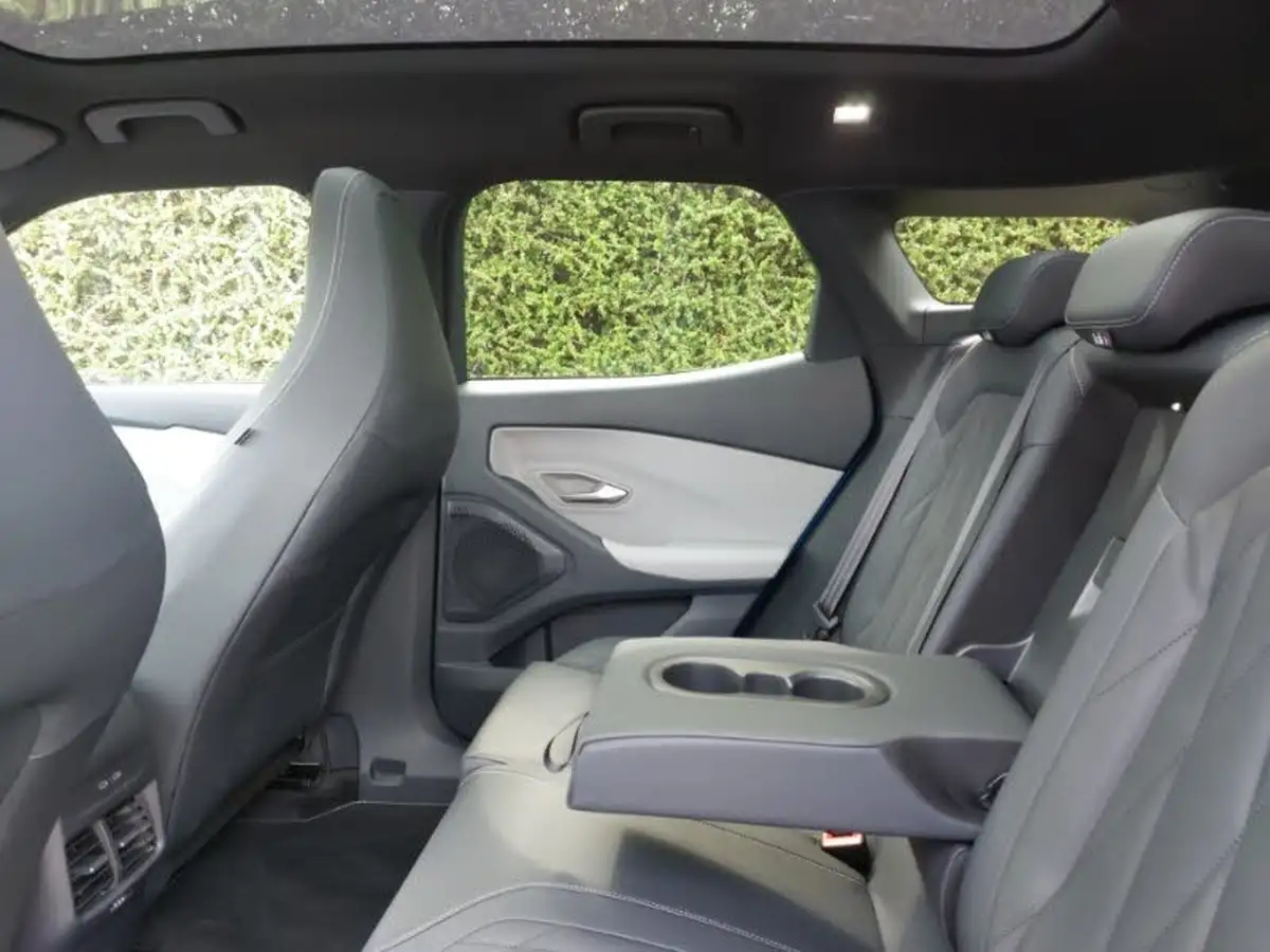 2024-ford-explorer-e-premium-286ps-77kwh-big-5