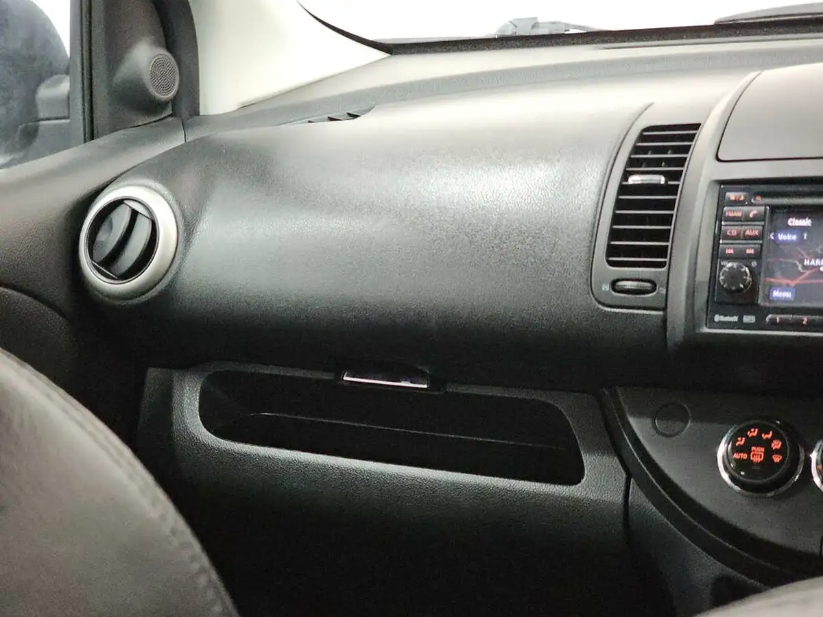 2012-nissan-note-14-n-tec-big-31