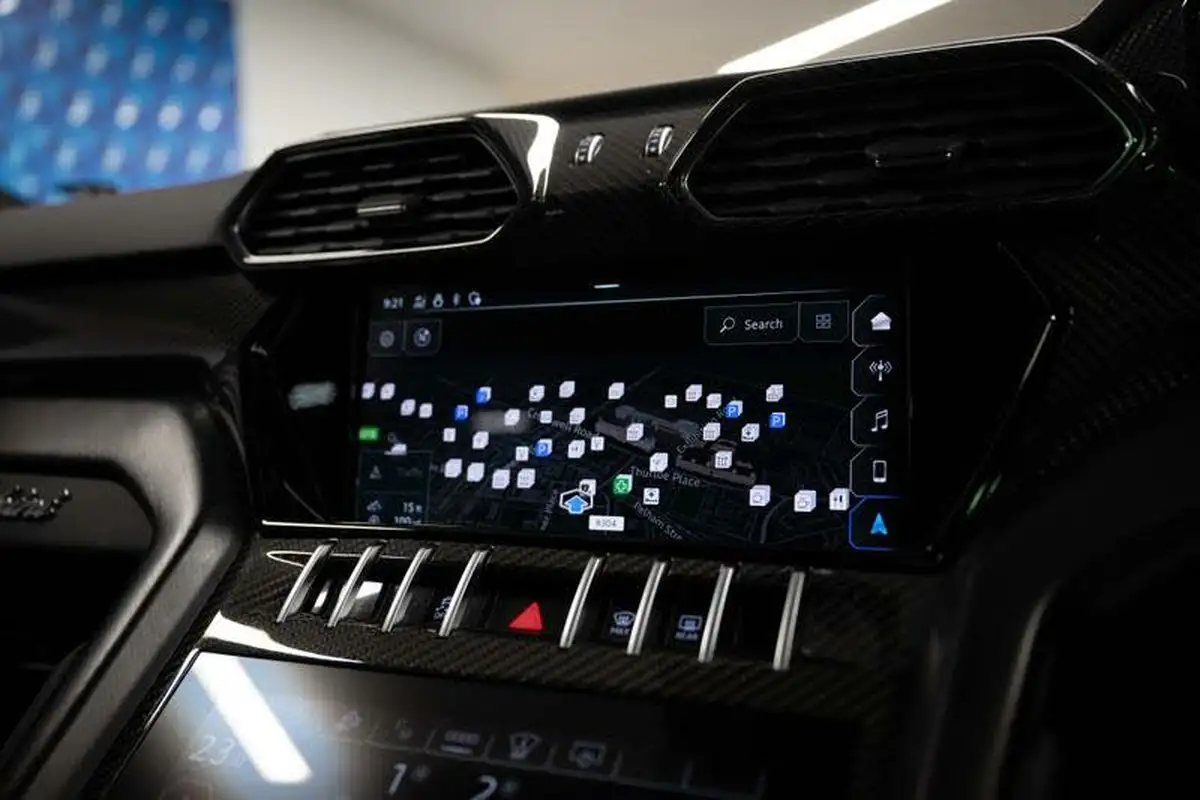2022-lamborghini-urus-40-no-trim-big-14