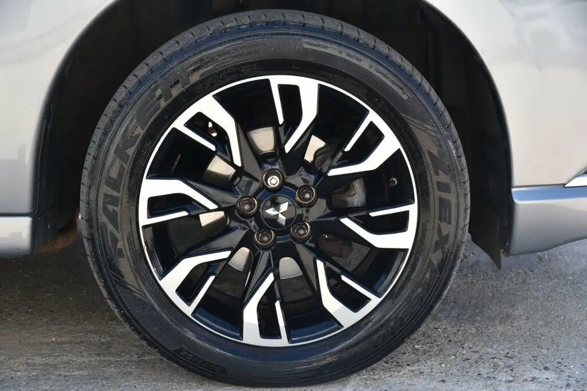 2018-mitsubishi-outlander-20-juro-phev-big-60