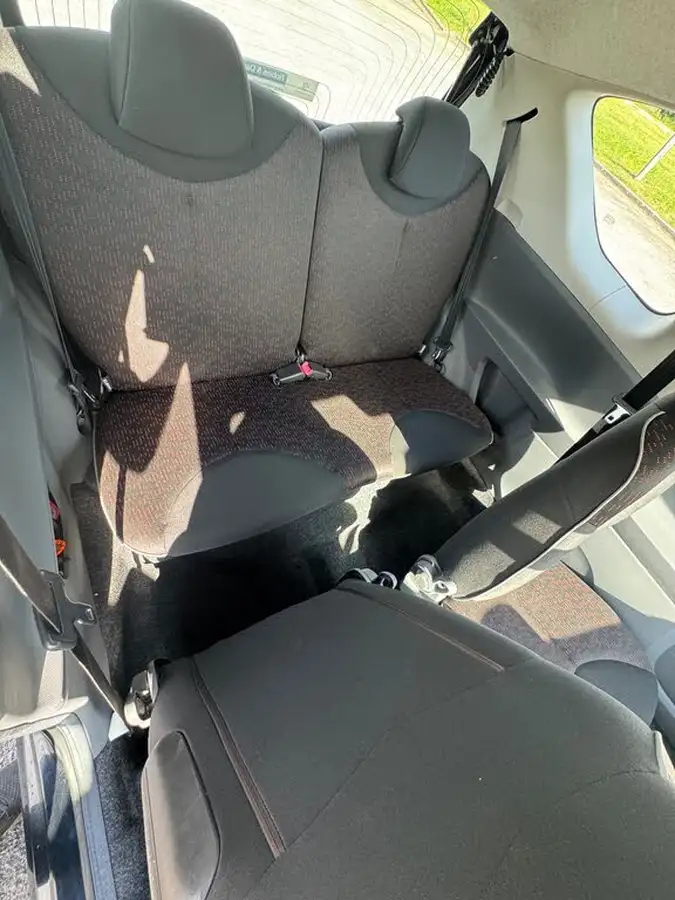 2009-peugeot-107-10-verve-3d-big-27