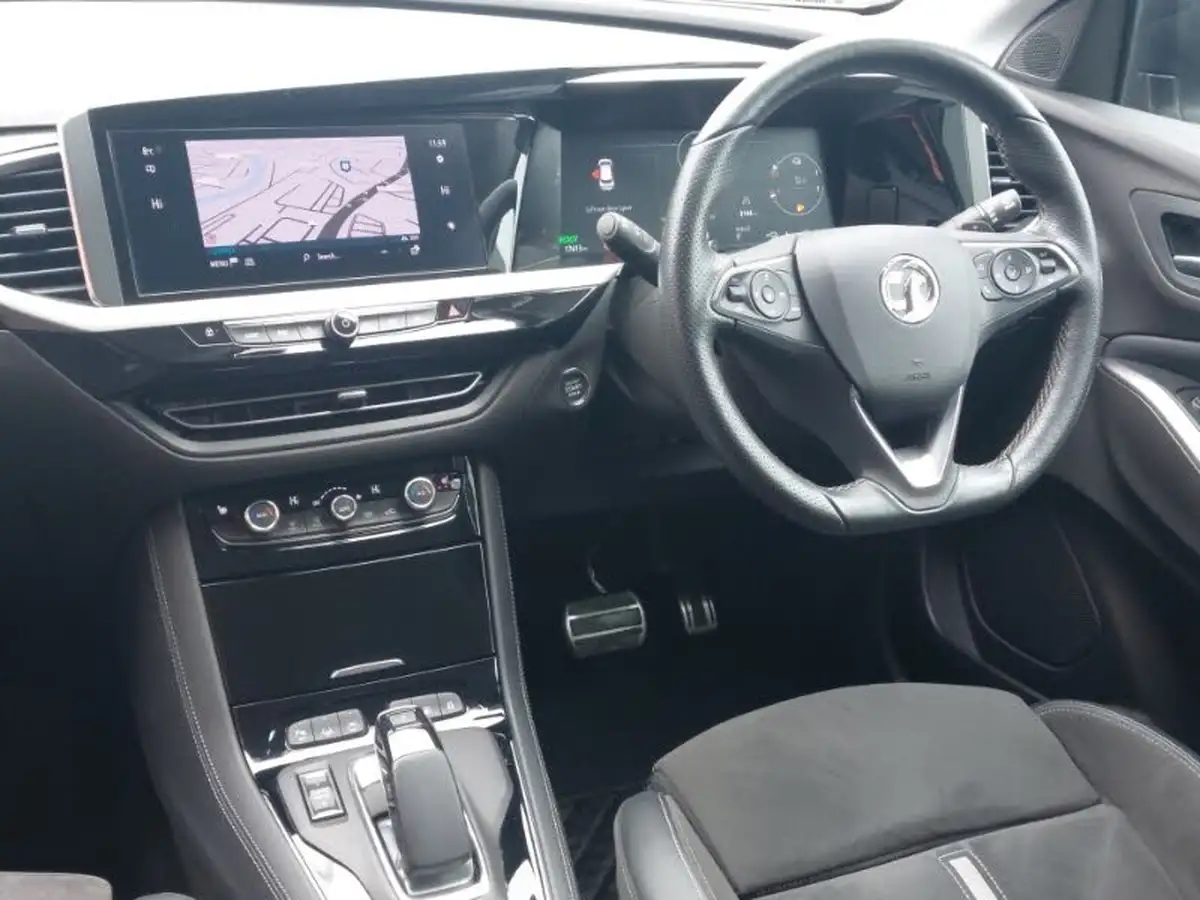 2023-vauxhall-grandland-16-gse-big-12