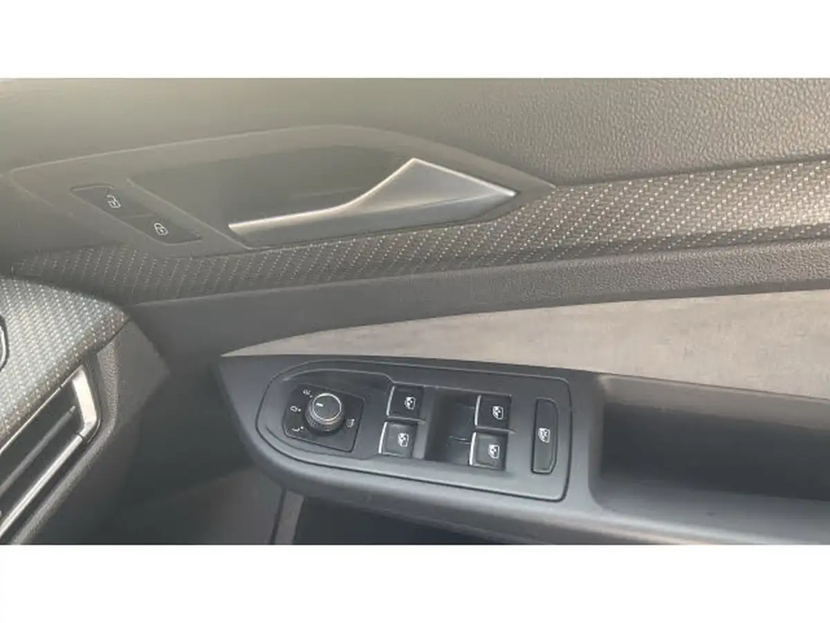 2022-volkswagen-golf-15-etsi-r-line-150ps-hatchback-big-18