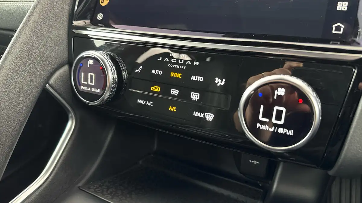 2021-jaguar-e-pace-20-d200-r-dynamic-se-big-17