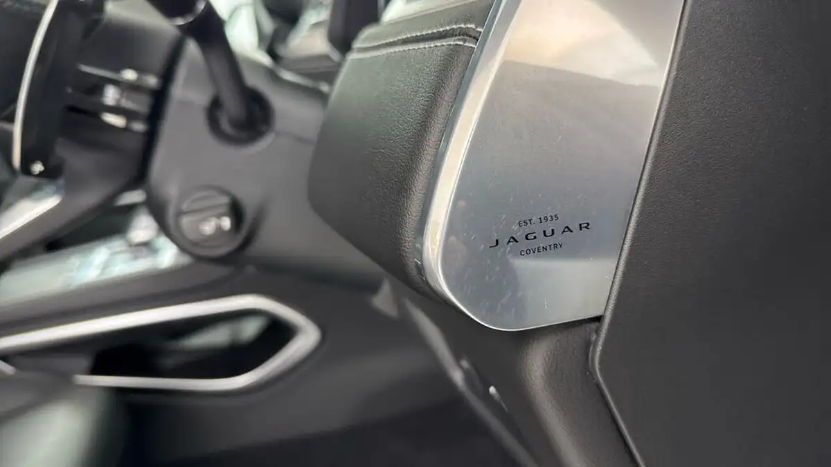 2024-jaguar-f-pace-20-d200-r-dynamic-se-black-90th-anniversary-edition-big-24