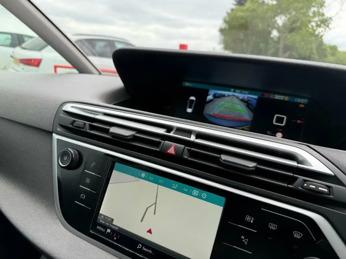 2021-citroen-grand-c4-spacetourer-12-puretech-sense-big-14