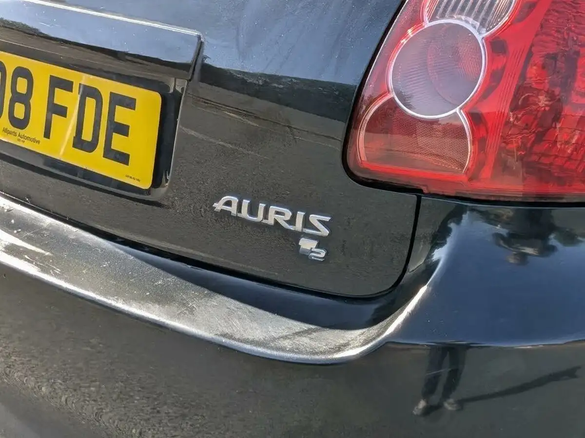 2008-toyota-auris-14-t2-5d-big-15