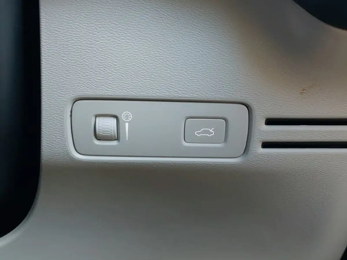 2020-volvo-xc40-20-t4-inscription-awd-big-18