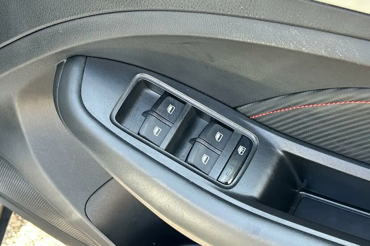 2022-mg-zs-suv-e-trophy-ev-176ps-big-25