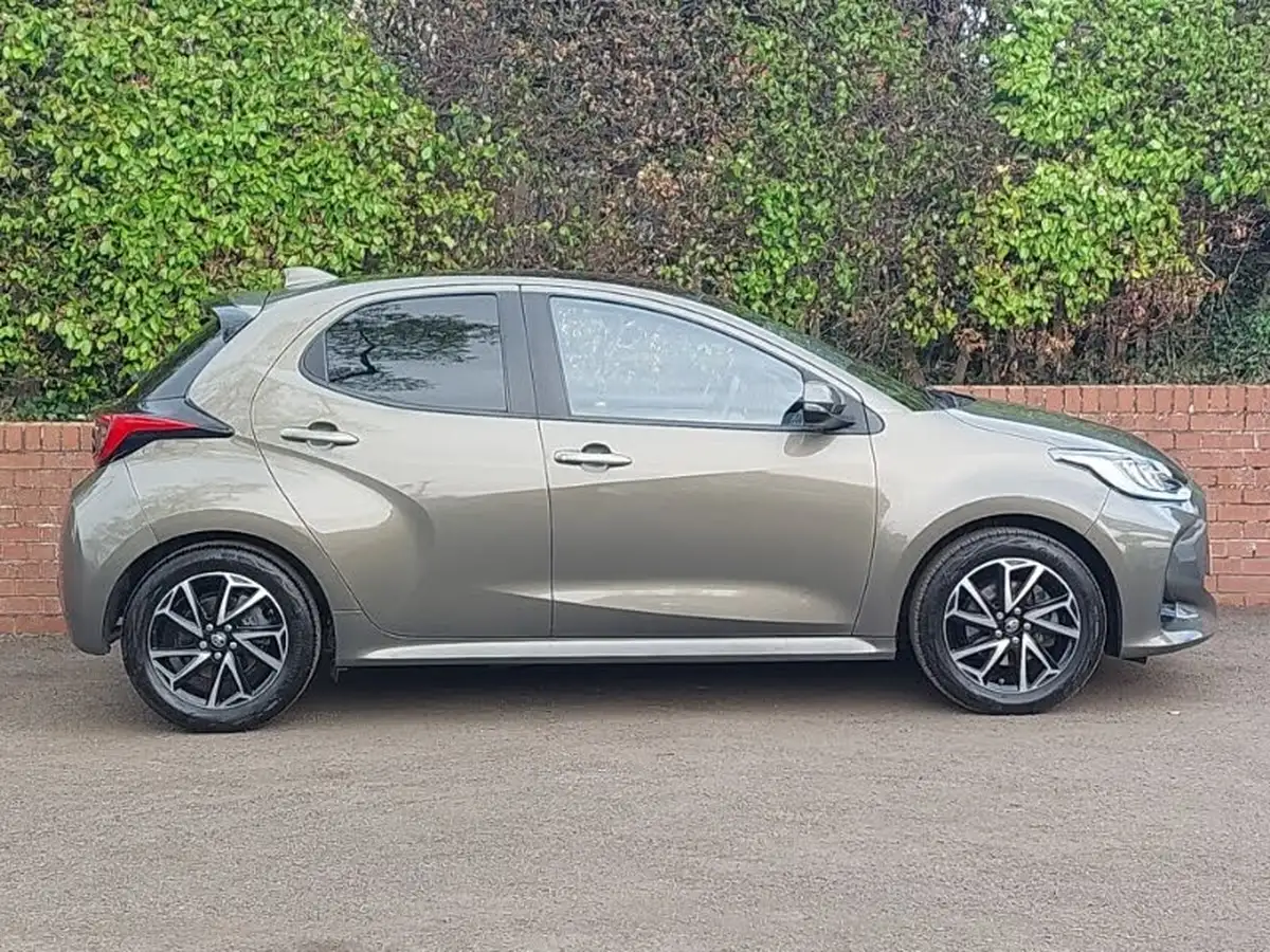 2022-toyota-yaris-15-vvt-i-design-big-11