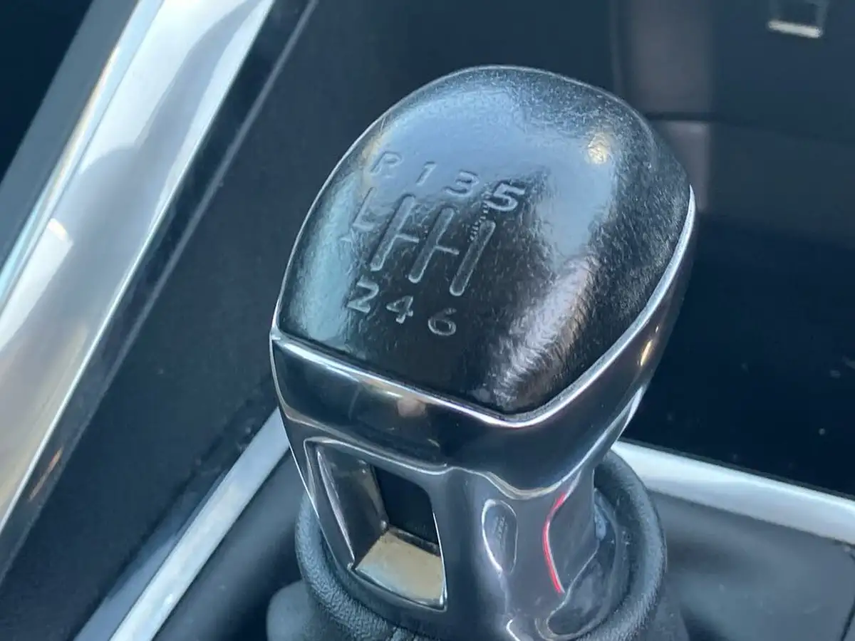 2021-peugeot-5008-suv-12-puretech-active-premium-big-48