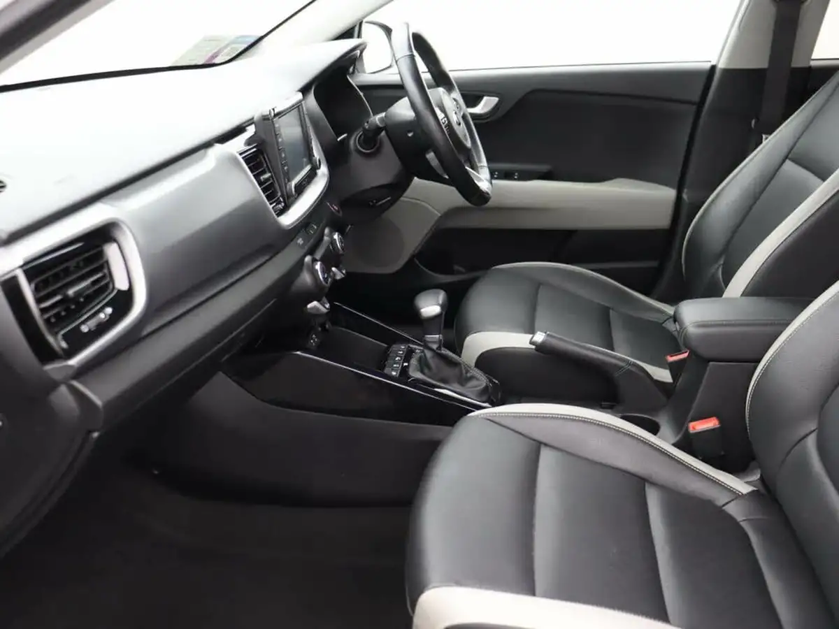 2020-kia-stonic-10-t-gdi-4-dct-big-19