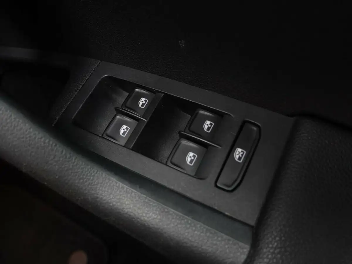 2017-skoda-octavia-20tdi-vrs-estate-dsg-big-34