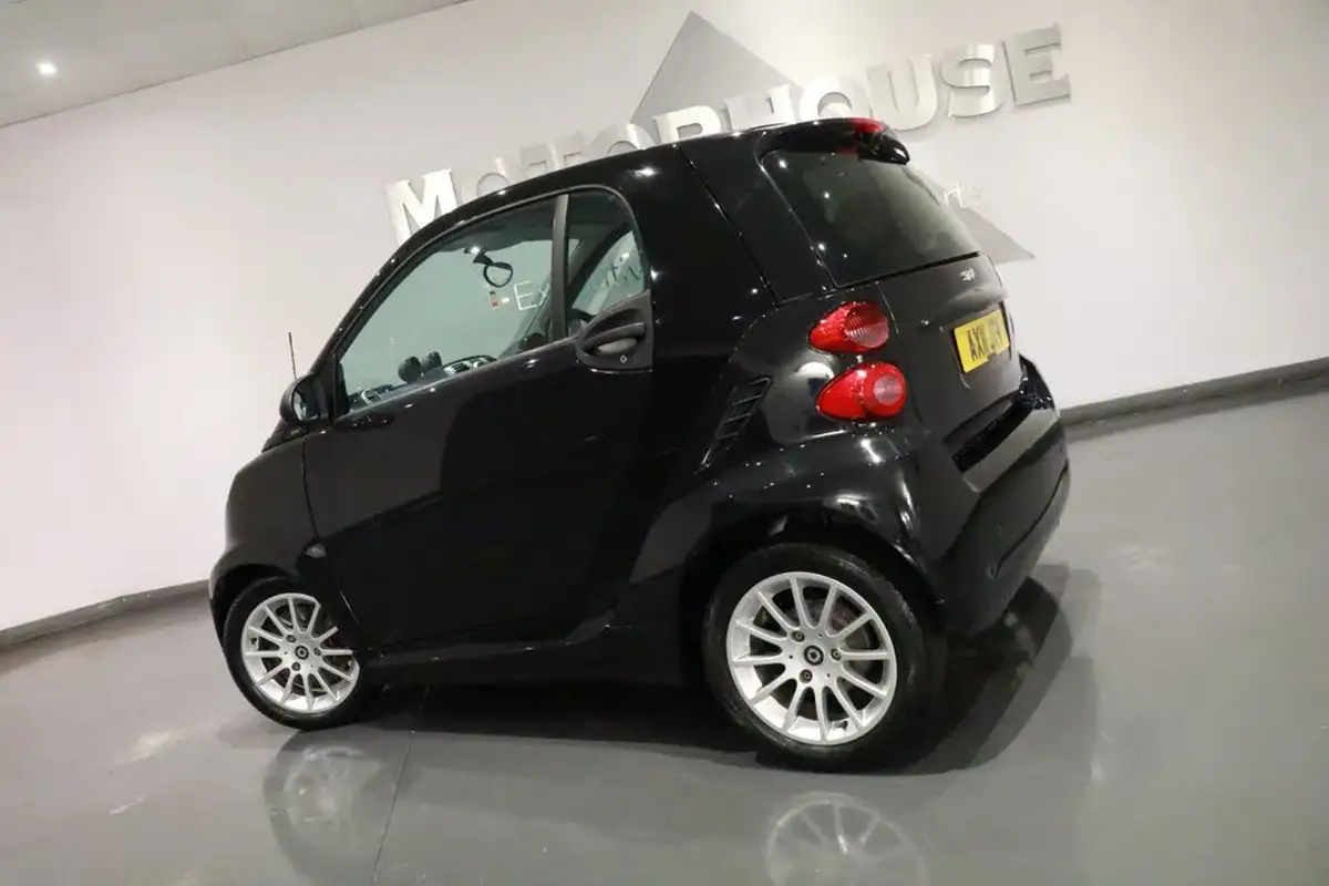 2011-smart-fortwo-10-passion-71bhp-coupe-softouch-big-3