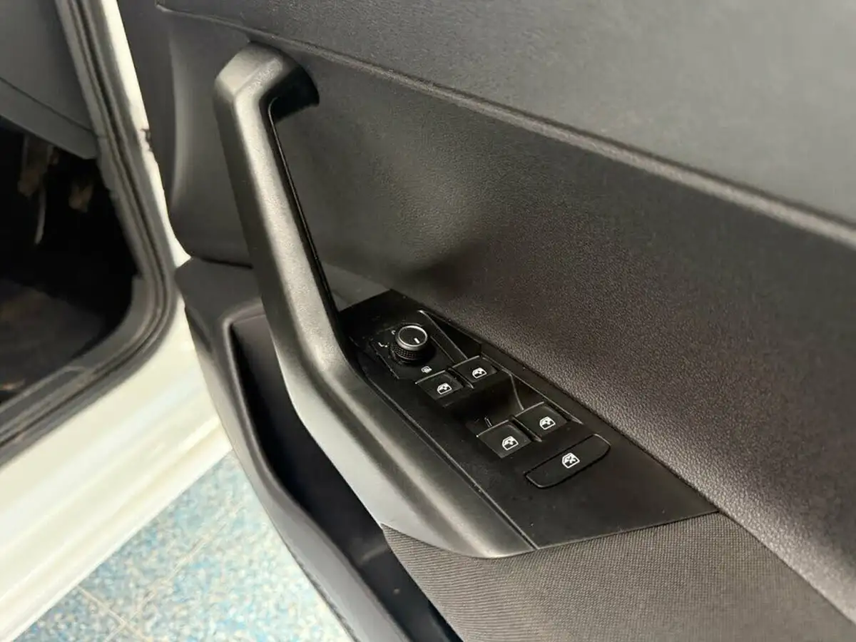2021-volkswagen-polo-10-match-big-23