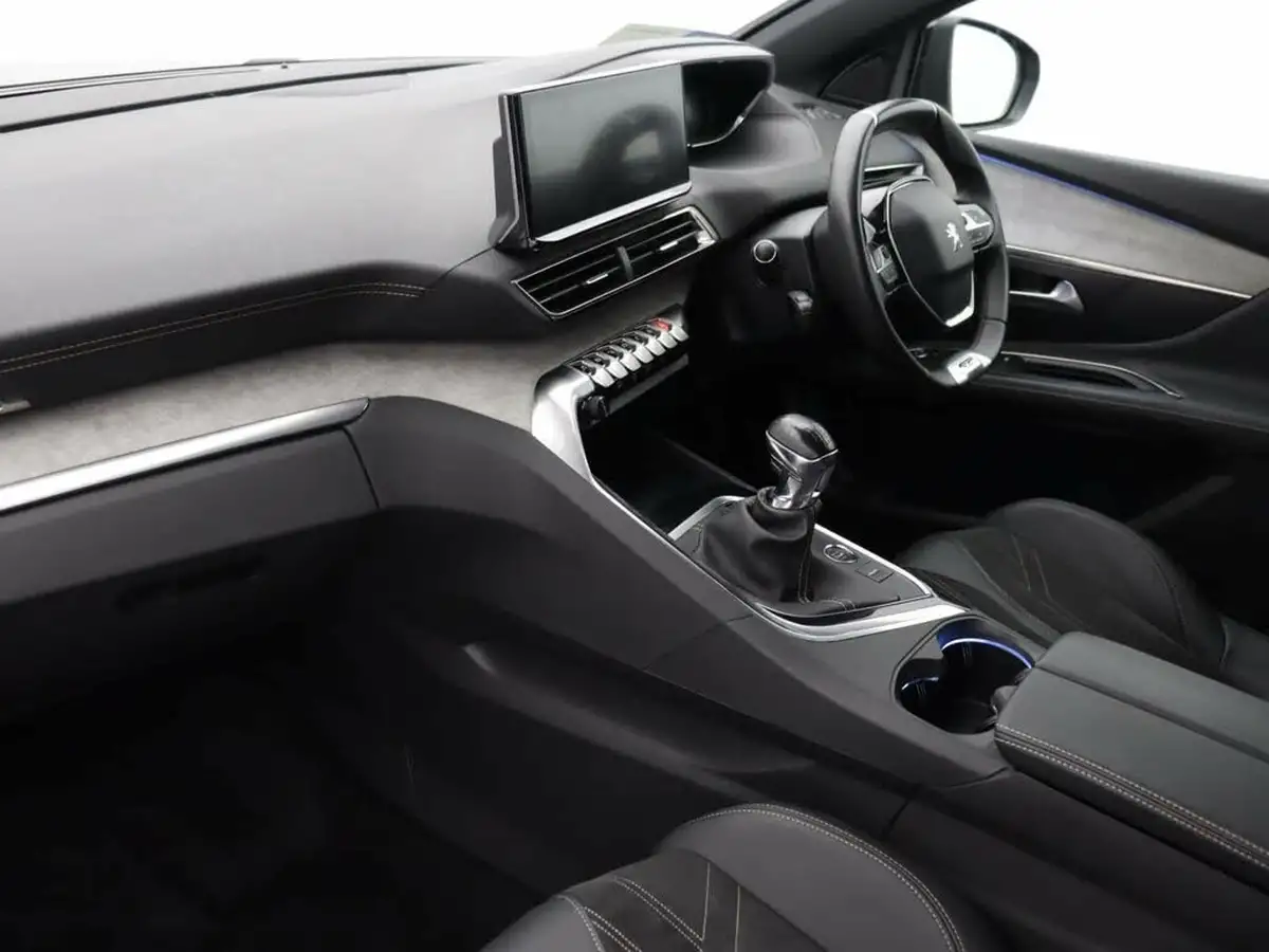 2021-peugeot-3008-suv-12-puretech-gt-big-11