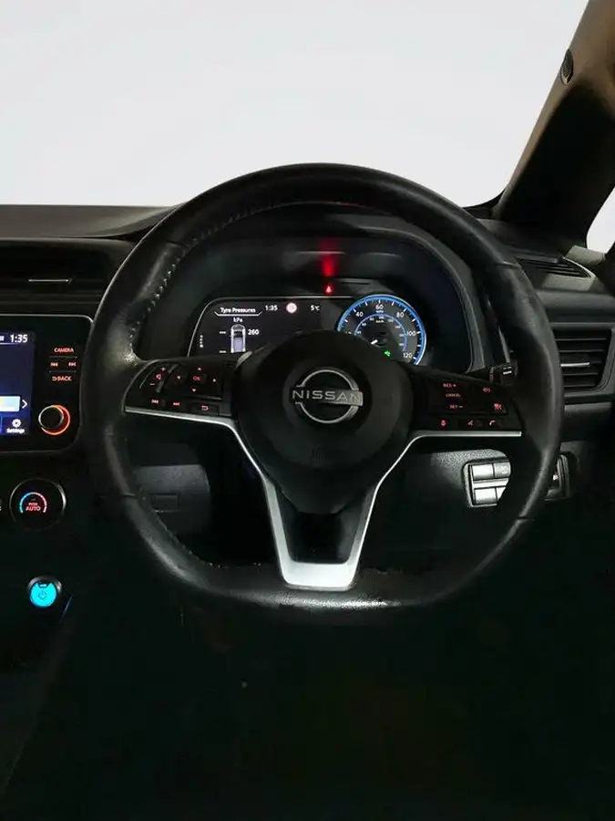 2022-nissan-leaf-e-acenta-39kwh-big-11