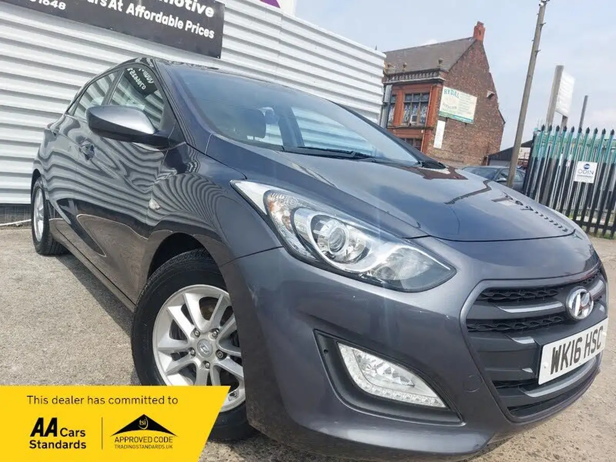 2016-hyundai-i30-16crdi-se-110ps-hatchback-big-0