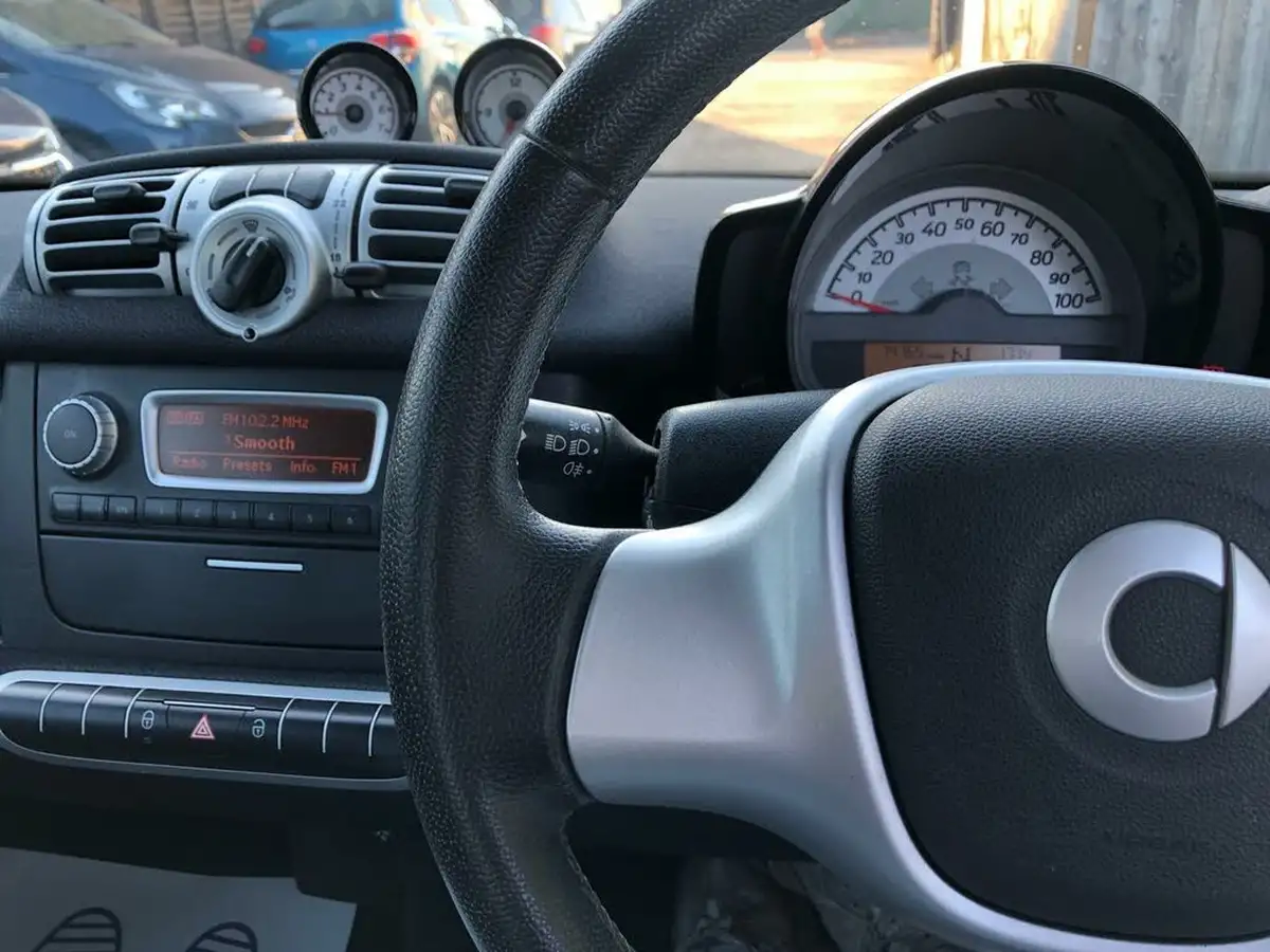 2013-smart-fortwo-10-edition-21-coupe-big-20