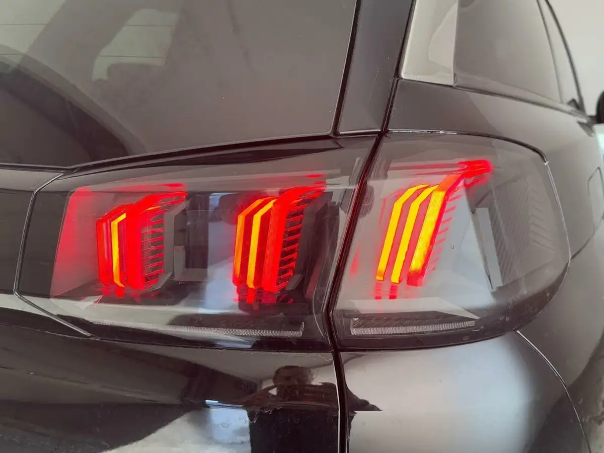 2021-peugeot-5008-suv-12-puretech-allure-big-28