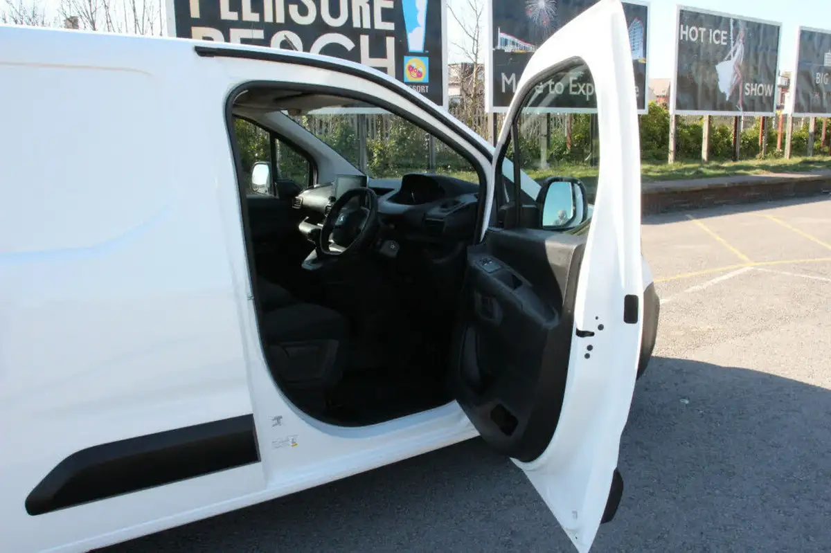 2021-peugeot-partner-15-bluehdi-1000-professional-premium-100pseu6d-big-18
