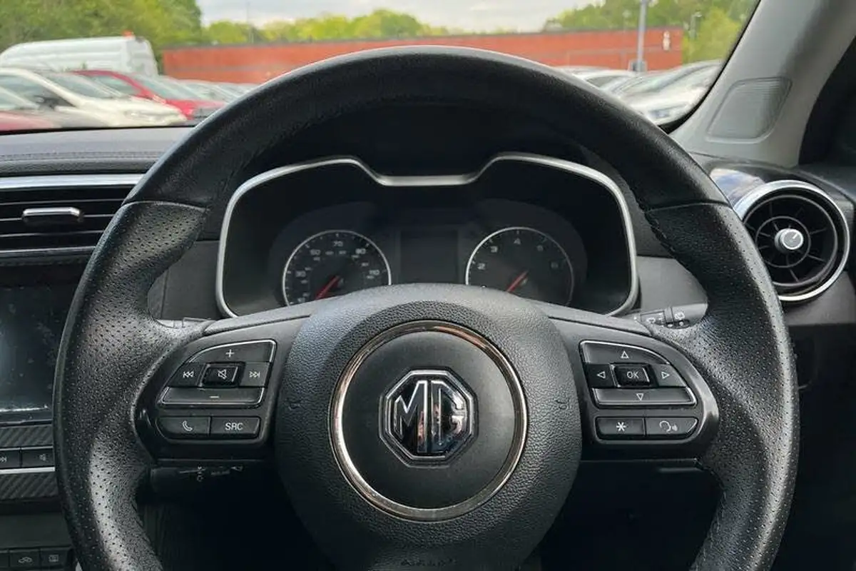 2018-mg-zs-suv-15-vti-tech-exclusive-big-11