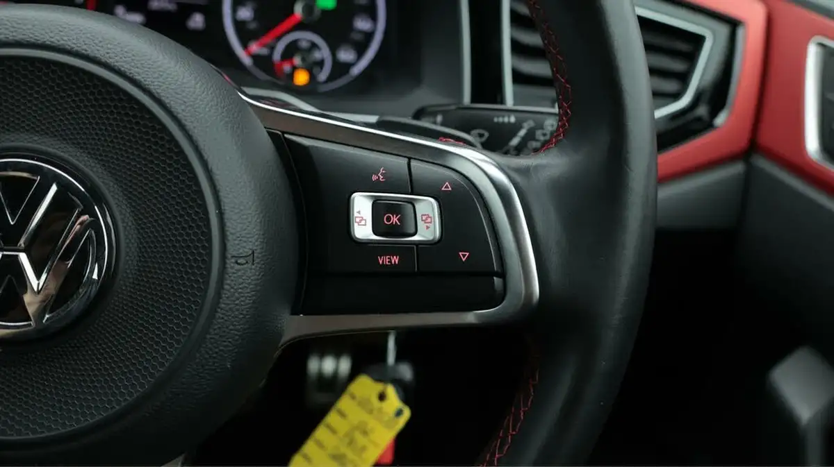 2019-volkswagen-polo-20-tsi-gti-big-24