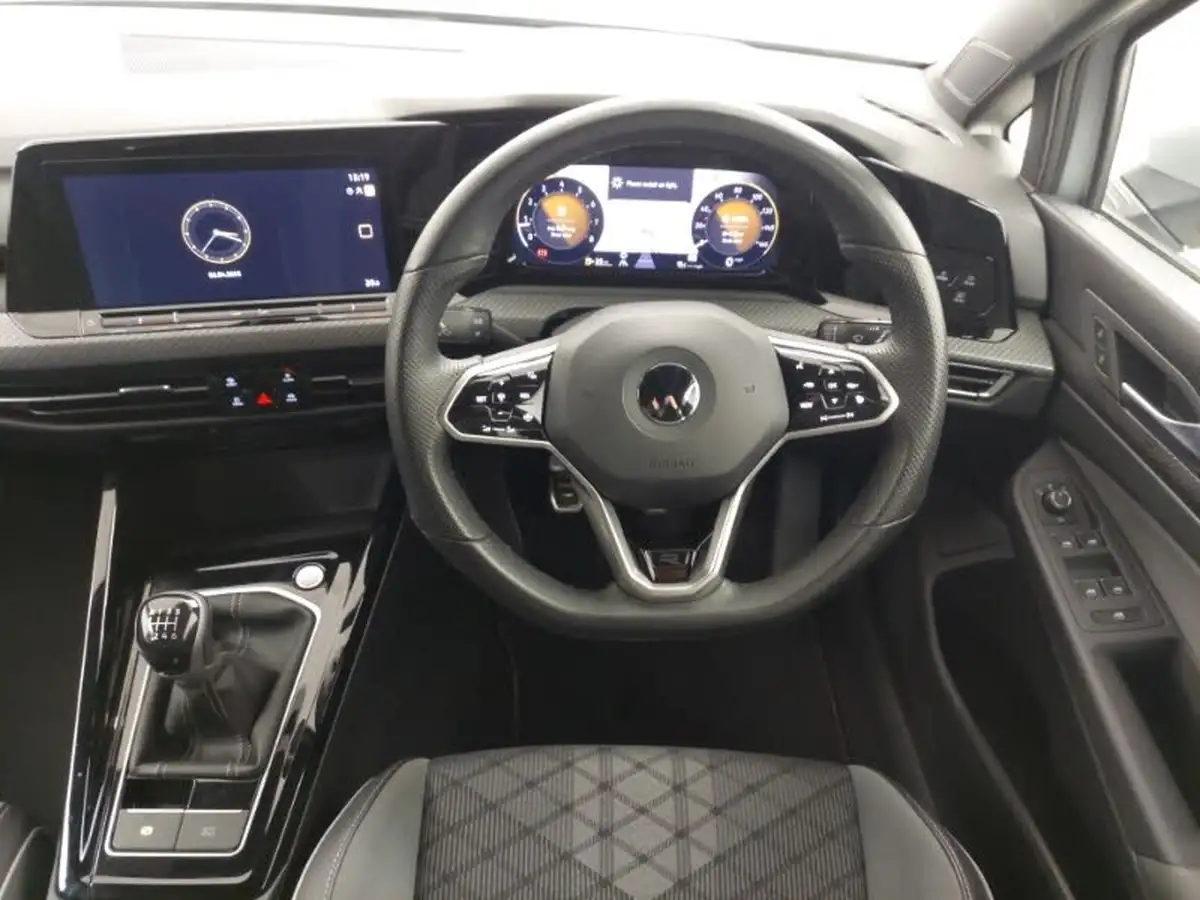 2022-volkswagen-golf-15-tsi-r-line-130ps-hatchback-big-6