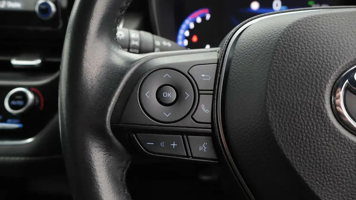 2022-toyota-corolla-18-vvt-i-icon-120bhp-trk-hatchback-5d-big-24