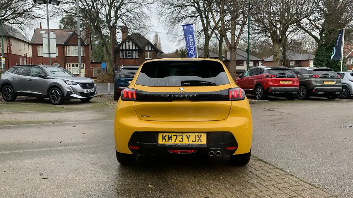 2023-peugeot-208-12-puretech-allure-premium-130ps-eat8-big-8