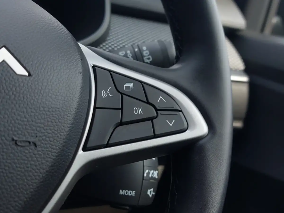2021-renault-captur-10-tce-iconic-90ps-big-17