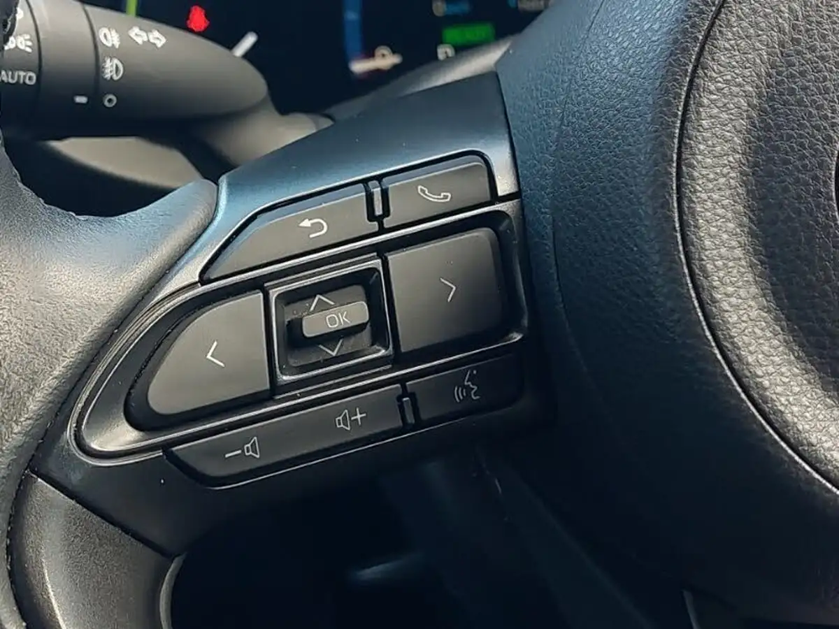 2022-toyota-yaris-cross-15-vvt-i-excel-big-17