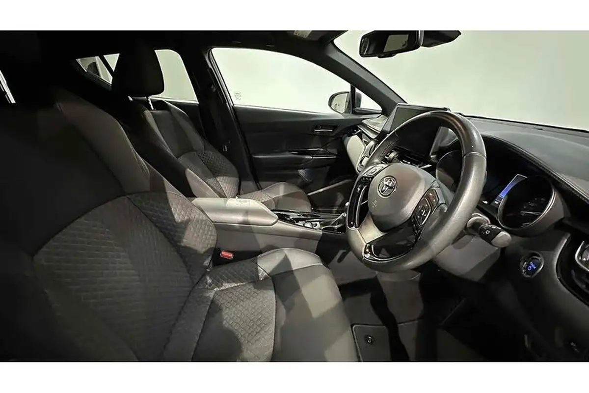 2022-toyota-c-hr-18-vvt-i-design-big-25