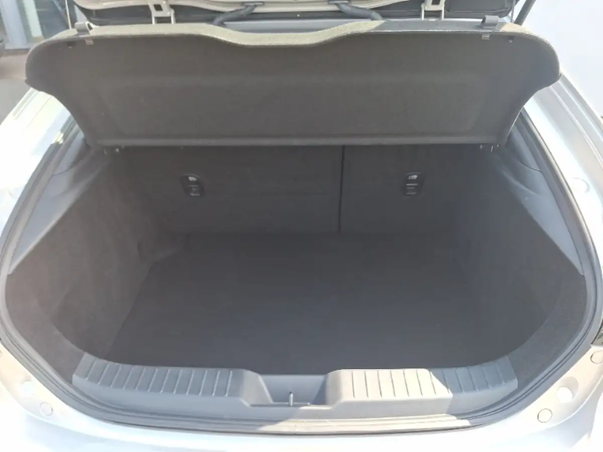 2022-mazda-mazda3-20-se-l-lux-122ps-hatchback-5d-auto-big-7
