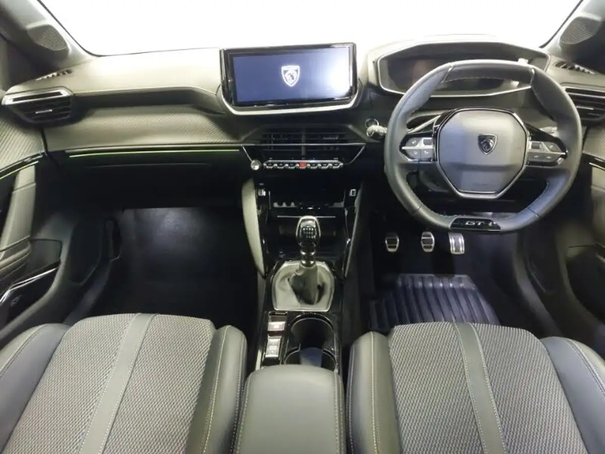 2024-peugeot-208-12-puretech-gt-100ps-big-2