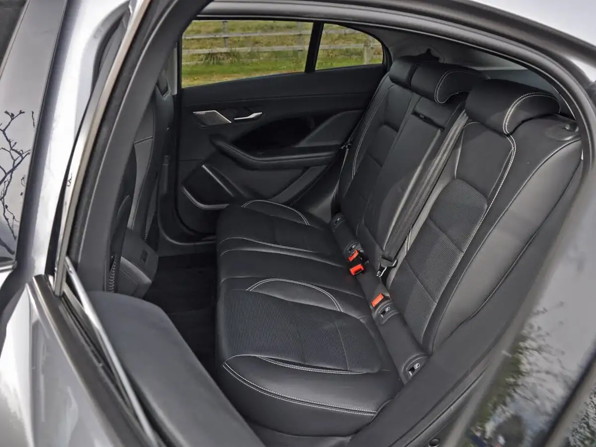 2021-jaguar-i-pace-ev400-hse-big-19