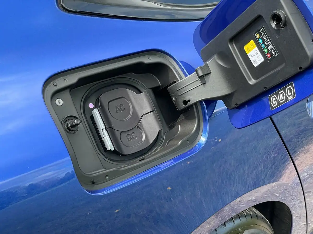 2024-bmw-i4-e-m50-big-18