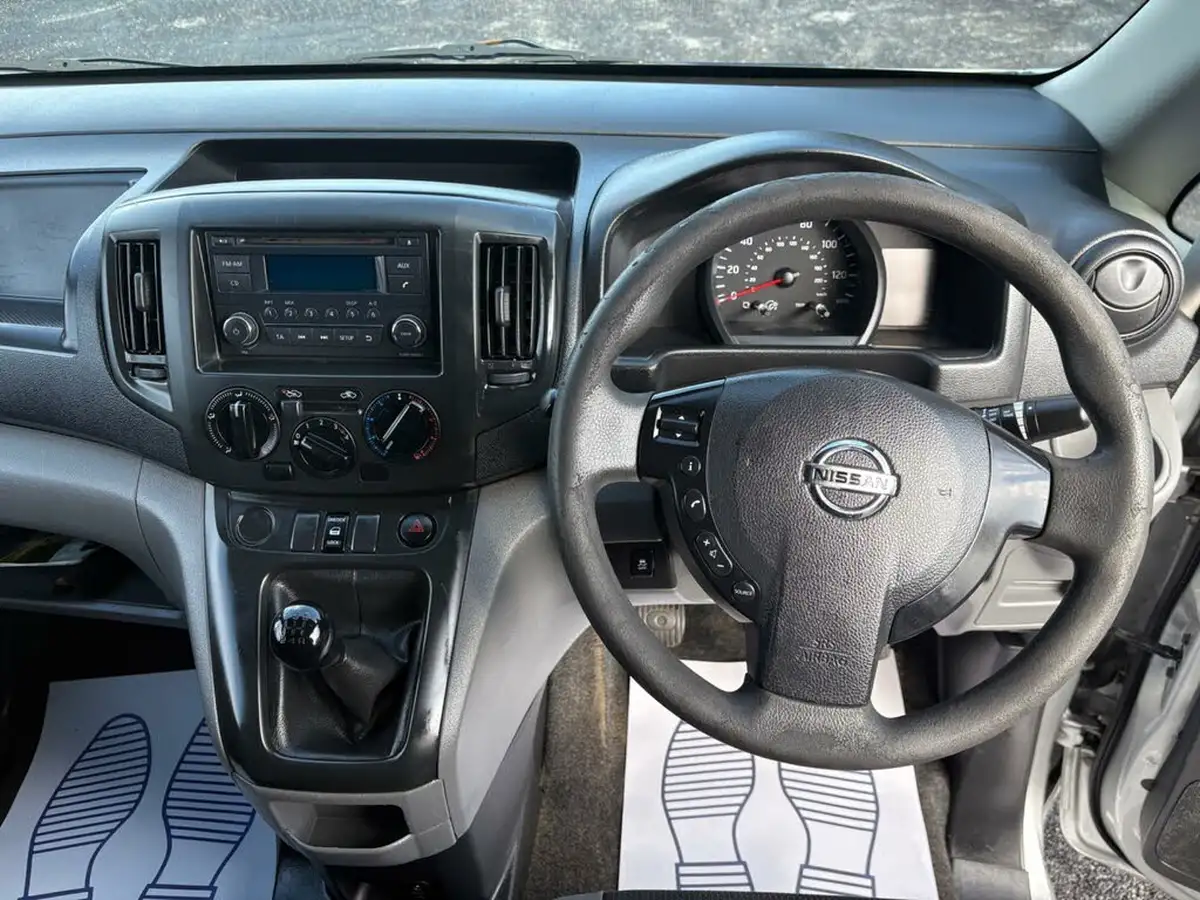 2015-nissan-nv200-15td-acenta-89bhp-panel-van-big-22