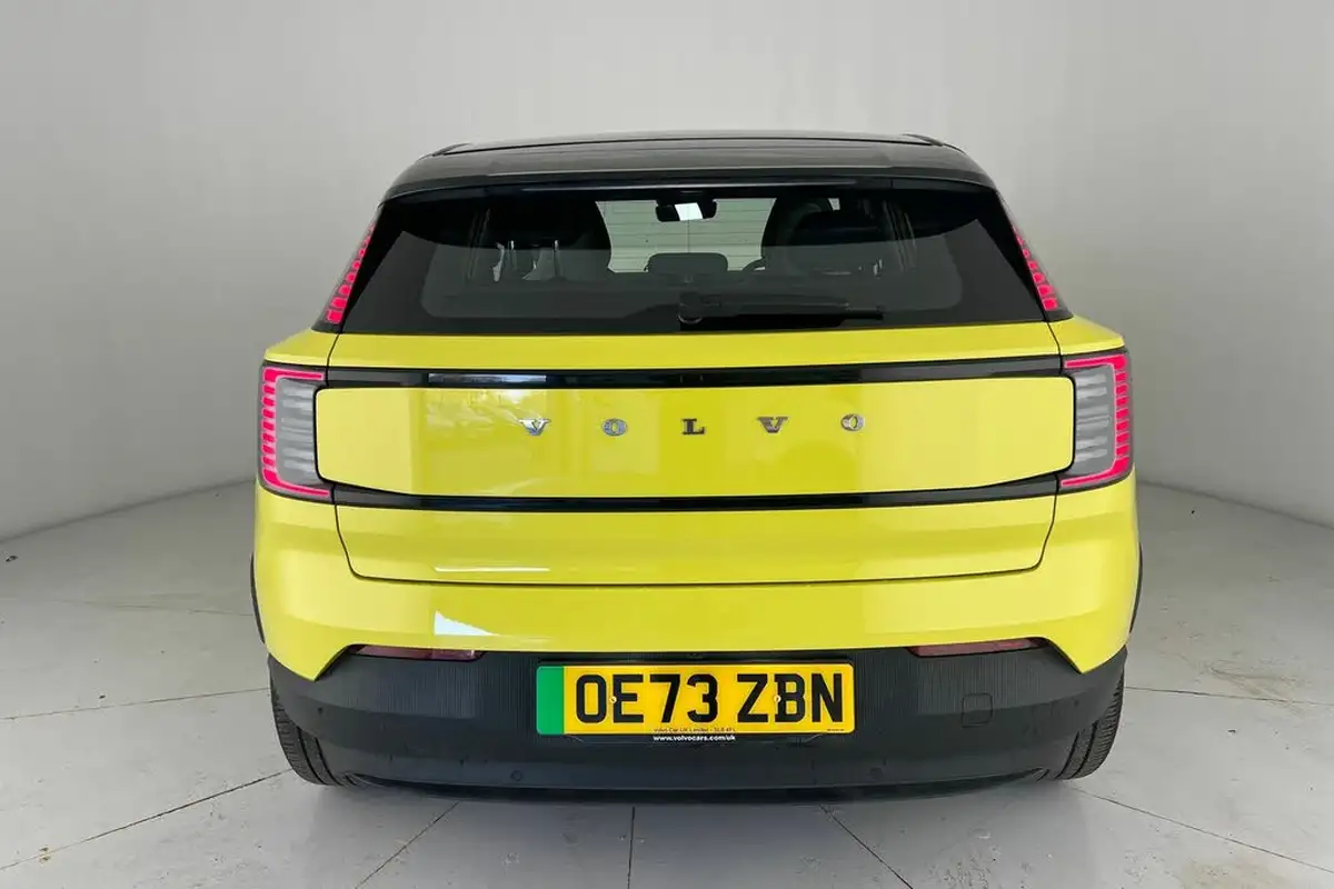 2024-volvo-ex30-e-single-motor-plus-extended-range-big-20