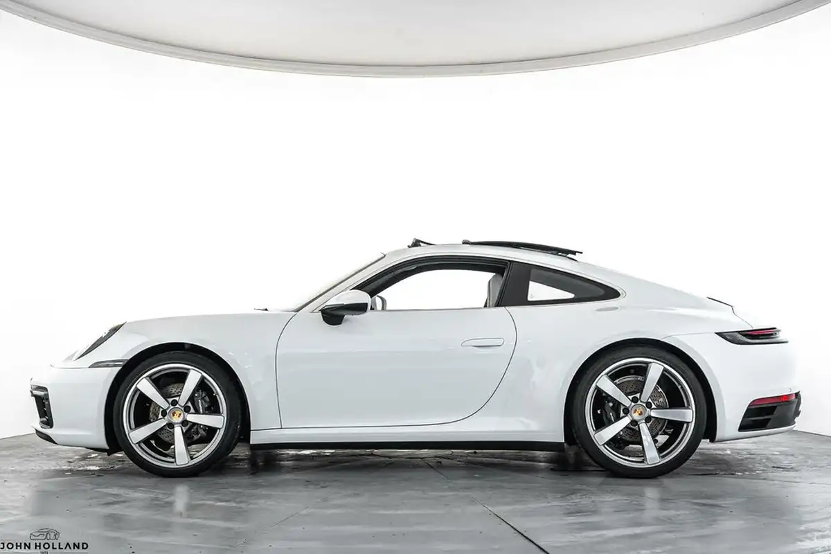 2022-porsche-911-30-carrera-coupe-big-6