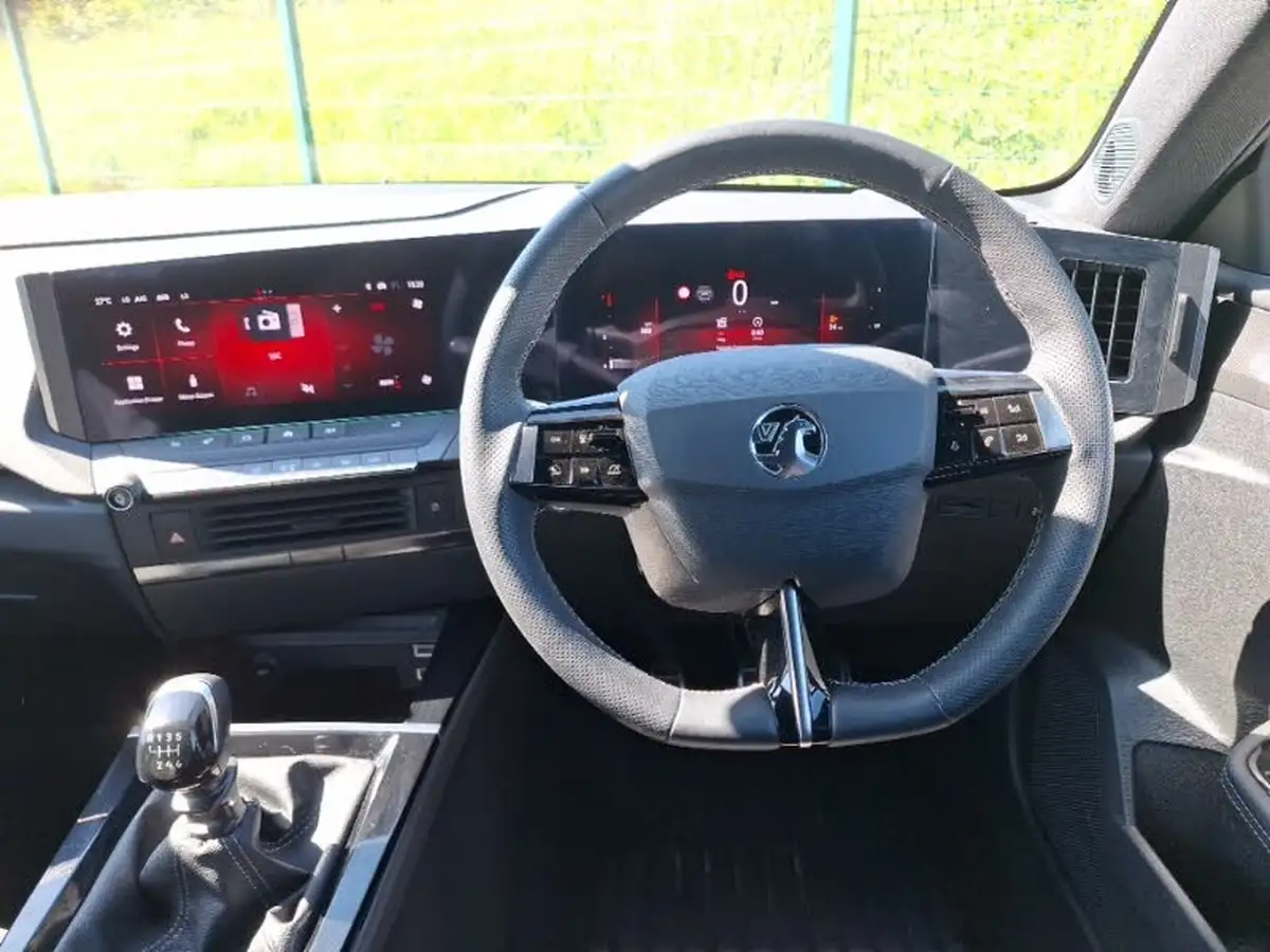 2023-vauxhall-astra-12-turbo-gs-sport-tourer-big-6