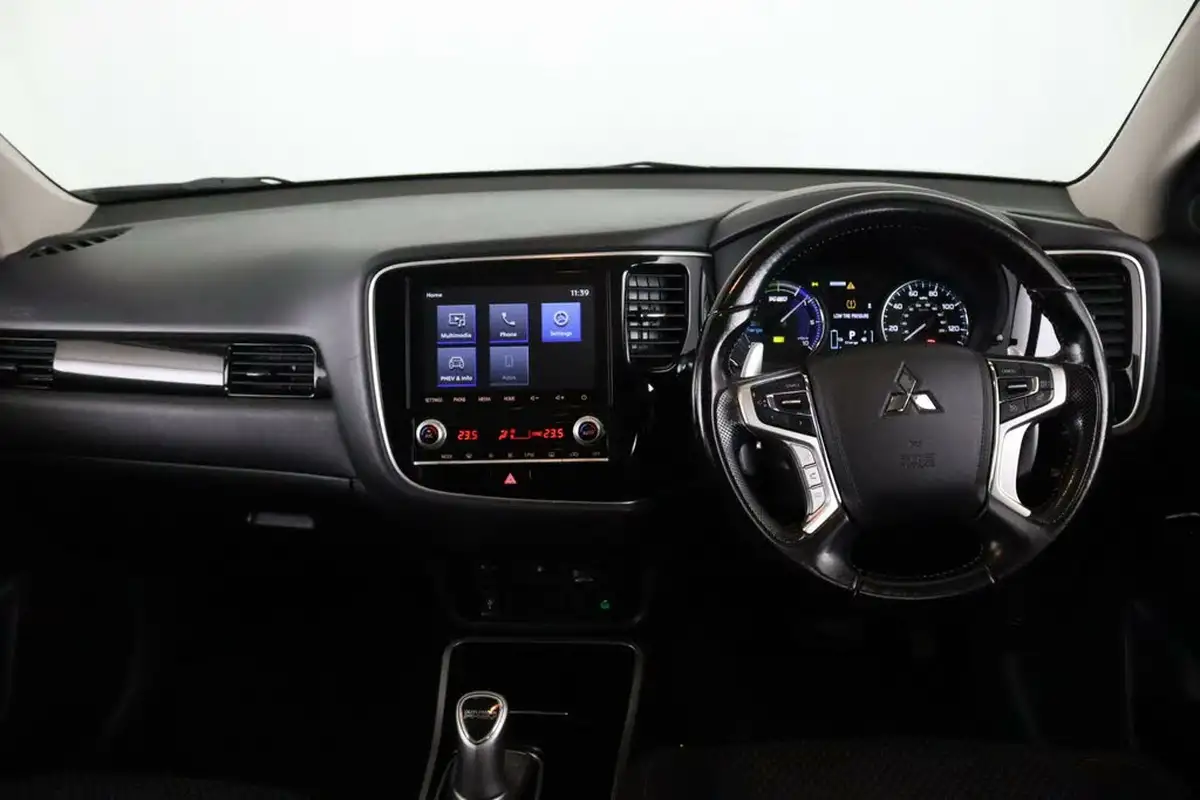 2020-mitsubishi-outlander-24-design-phev-big-13