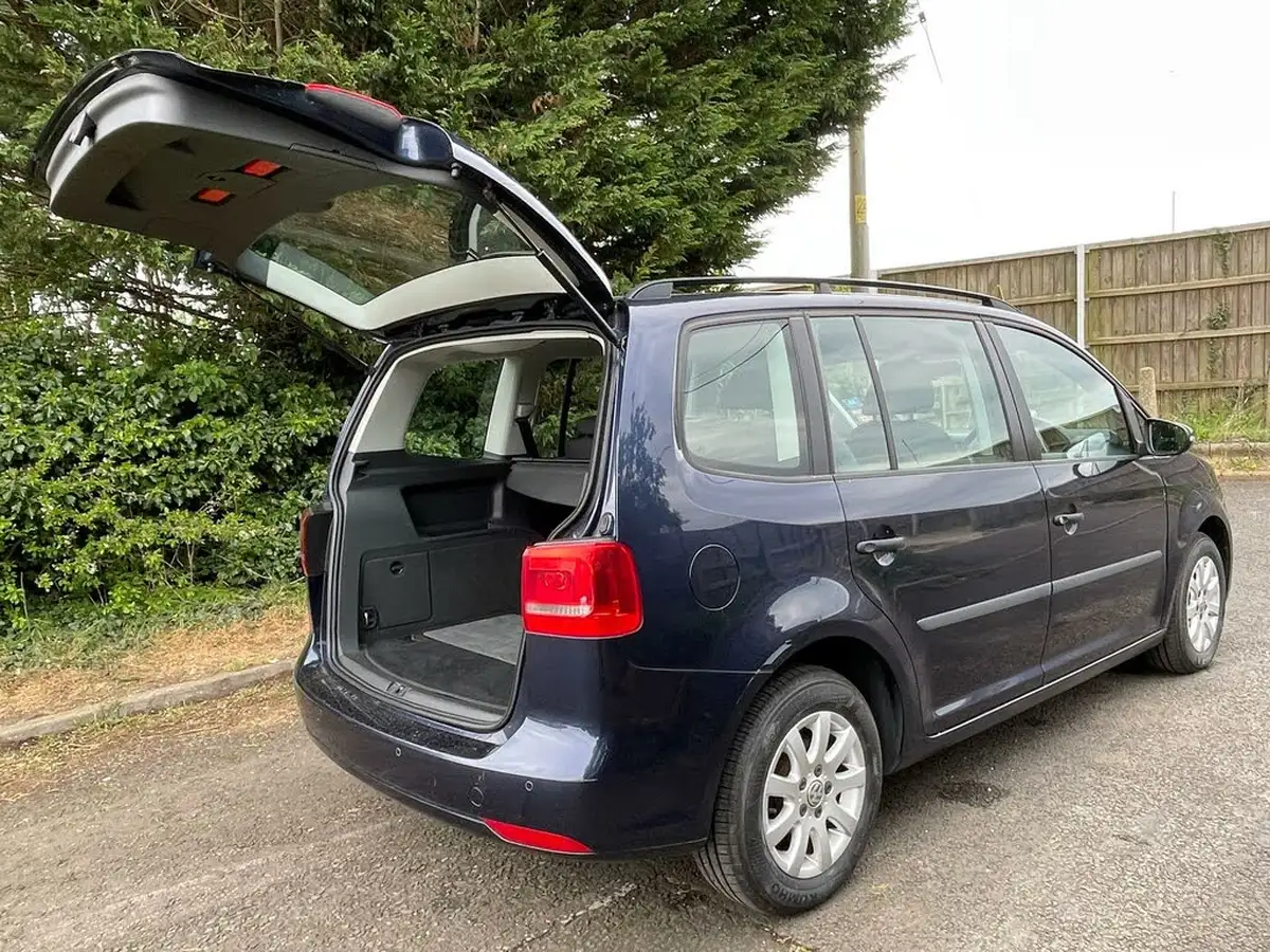 2013-volkswagen-touran-16td-bluemotion-s-tech-ss-big-19