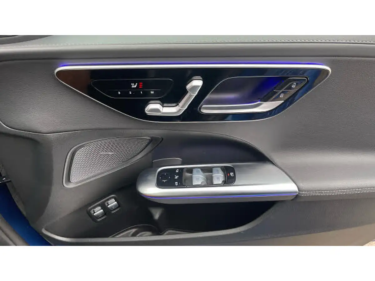 2024-mercedes-benz-c-class-20-c300e-amg-line-big-35