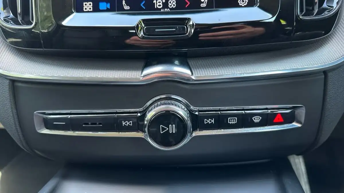 2022-volvo-xc60-20-b5-plus-big-47